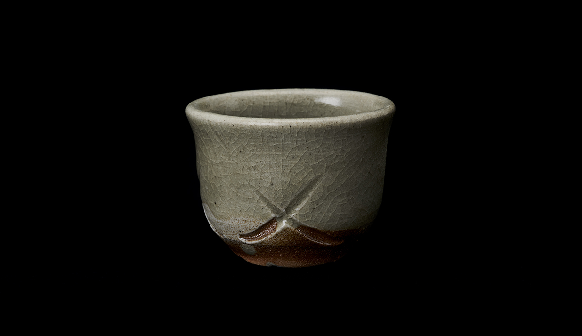 Engraved Speckled Karatsu Sake Cup彫唐津ぐいのみ